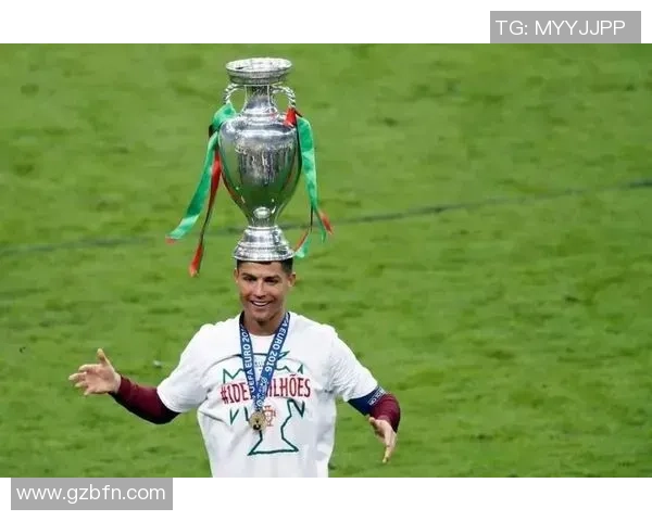 利姓足球明星的辉煌历程与成就探讨 利姓足球明星的辉煌历程与成就探讨